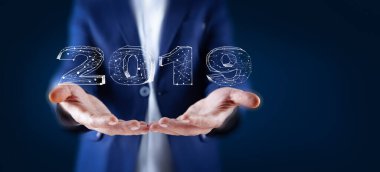 2019 metnine dokunan adam ekranda