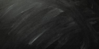 Tahtaya kazınmış tebeşir.