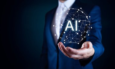 Adam ekranda yapay zeka metnine dokunuyor