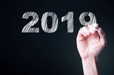 Ekranda elle yazılmış 2019 metin