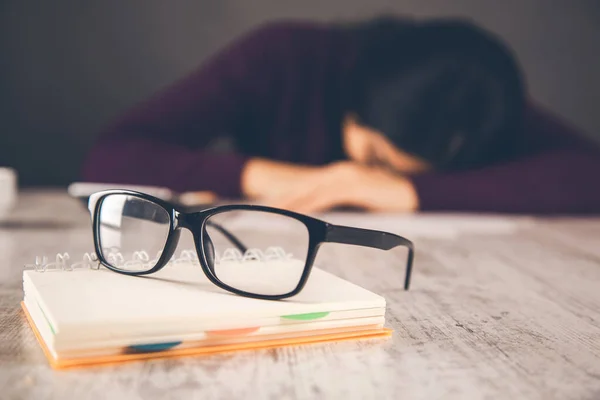 Mujer Triste Mesa Oficina — Foto de Stock