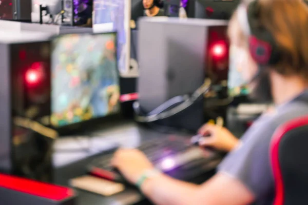 Jongen Gamer Spelen Met Nieuw Spel Man Die Plezier Hebben — Stockfoto