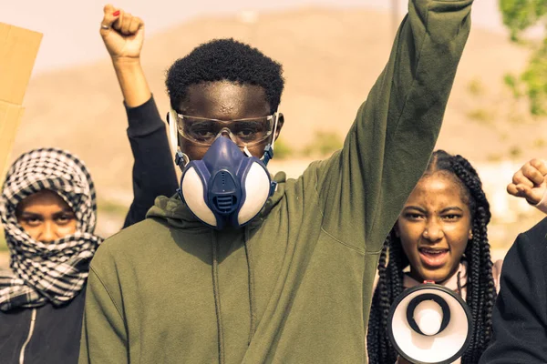 Portret Van Een Jonge Zwarte Man Met Een Gasmasker Want — Stockfoto