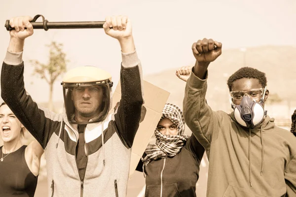 Aktivist Mit Gasmaske Protestiert Gegen Rassismus Und Kämpft Für Gleichberechtigung — Stockfoto