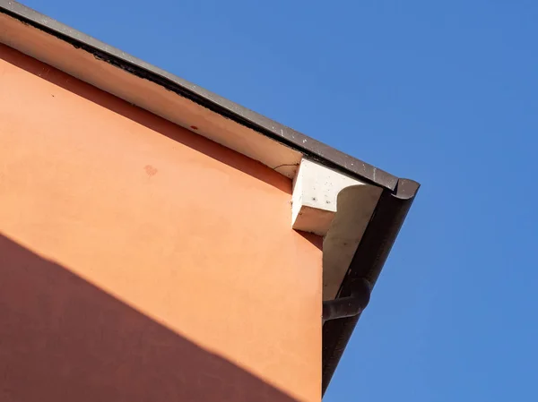 Urban architecture, detail of the building cover and eaves — Stock Photo, Image