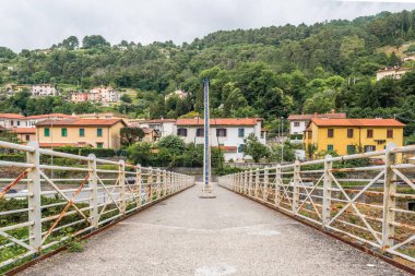 Vezza nehri üzerinde kablolu köprü kaldı - Seravezza