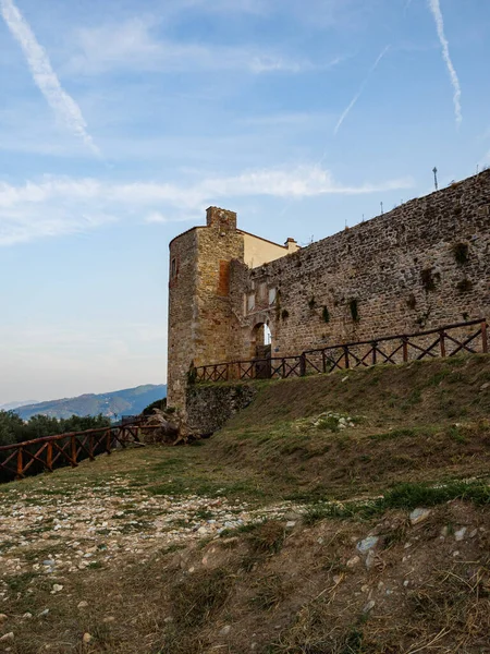 Pietrasanta Toskana tipik bir ortaçağ kasabası - Rocca di Sala