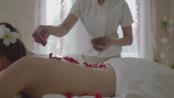 Junge Schöne Frau Wellness Massagesalon — Stockvideo