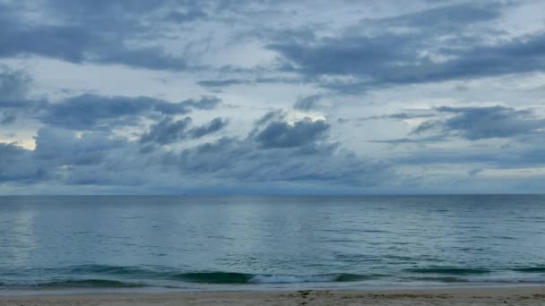 Havsvågor Stranden Med Himlen Thailand — Stockvideo