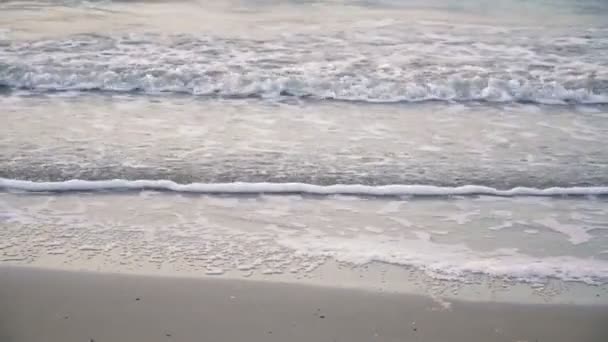 Zachte Golf Van Zee Het Zandstrand Zomer Textuur Achtergrond — Stockvideo