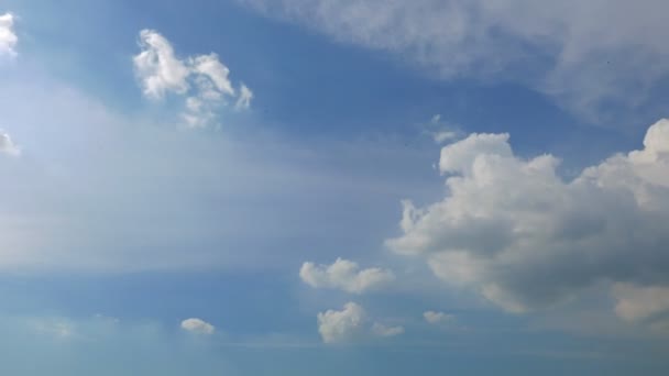 Time Lapse Nuages Mouvants Sur Ciel Bleu — Video