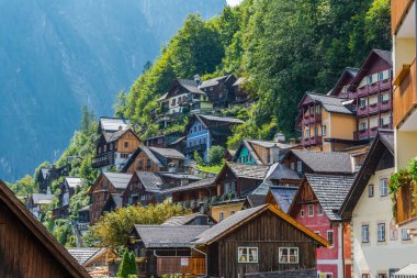 Hallstatt 'taki dağdaki evler
