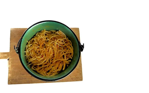 Espaguetis Pasta Italiana Una Olla Sobre Fondo Blanco Concepto Alimentos —  Fotos de Stock