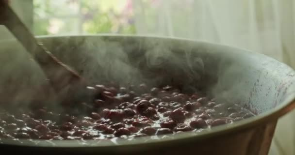 Koka Körsbärssylt Matlagningssylt Matlagning Körsbär Sylt Bäckenet Med Ett Kök — Stockvideo