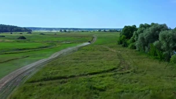 Vista Aérea Drone Que Perseguir Carro Rali Que Vai Espaço — Vídeo de Stock