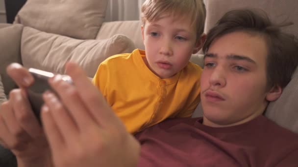 Brothers Smart Phone Home Two Boys Spending Time Social Network — Stock Video