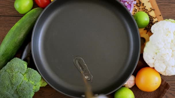 Cook Pours Sunflower Oil Frying Pan Top View Kitchen Pan — Stock Video