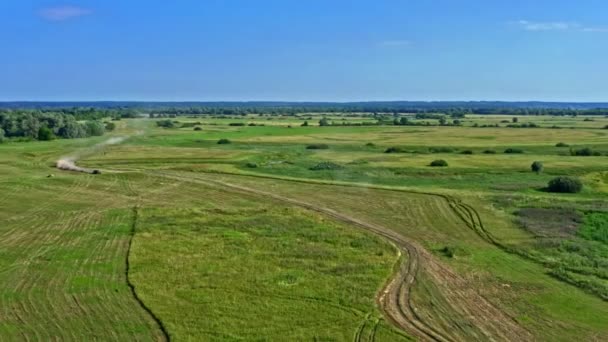 Widok Lotu Drona Który Ściga Rajdowy Samochód Jadący Przestrzeni Szybki — Wideo stockowe