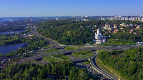 Luchtfoto Boven Naar Kruising Zomerochtend Kiev Drone Vliegt Naar Snelweg — Stockvideo
