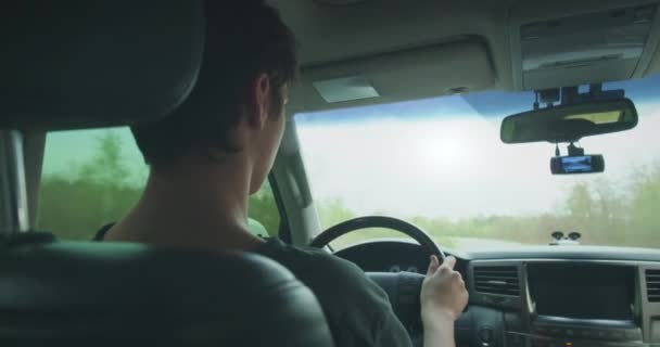 Jeune Homme Conduisant Voiture Adolescent Conduisant Une Voiture Vue Arrière — Video