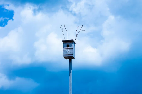 Wooden Birdhouse Blue Sky — Stock Photo, Image