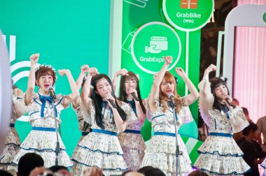 Bangkok, Tayland - 21 Kasım 2018: basın toplantısı ve konser olay kapmak tarafından marka elçisi olmak için Malayan üyelerine Bnk 48 Tay Idol grup grup. Orada birçok insan olay.