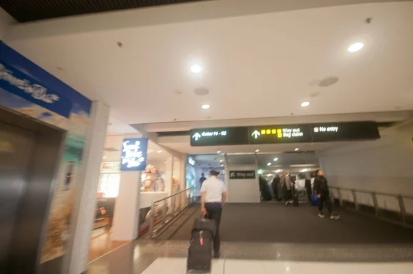 Blurry Scene Rushing Follow Flight Captain Pass Scanner Gate Airport — Stock Photo, Image