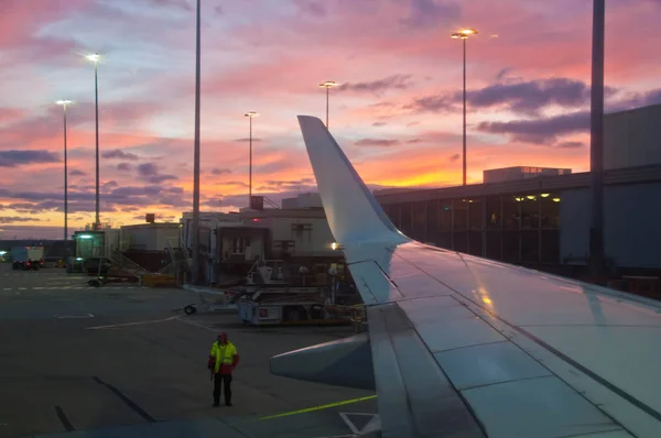 비행기는 저녁에서 공항에서 준비가 멜버른 2018 — 스톡 사진