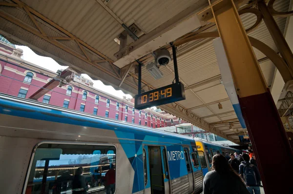 Melbourne, Australien-26 juli 2018: lokala blå Metro City Train — Stockfoto