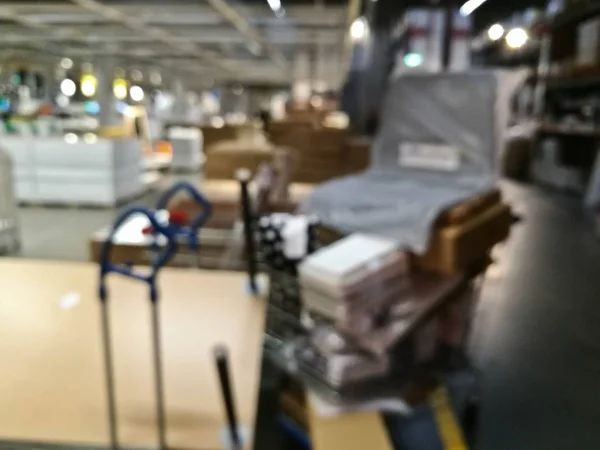 Escena borrosa desenfocada de una tienda de almacén de muebles de autoservicio — Foto de Stock