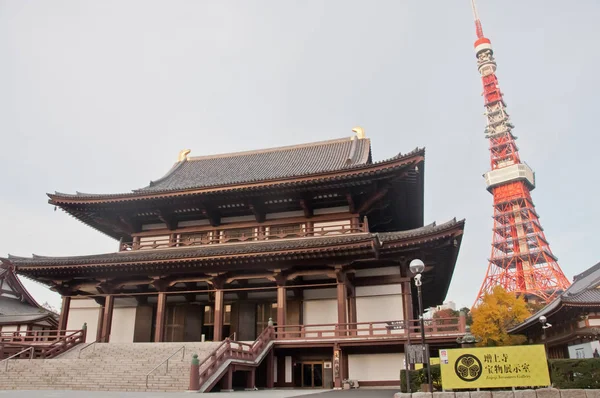 Tokio, Japonia-1 grudnia, 2018: Scena Tokio wieża w pobliżu Zojo-ji Buddysta rozciągacz — Zdjęcie stockowe