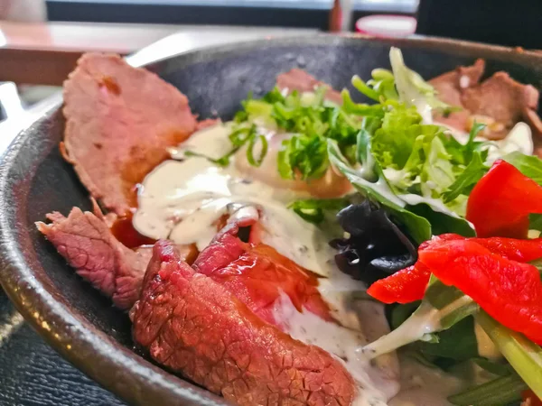 Premium japonês carne Wagyu fino grelhado e fatiado cobertura com — Fotografia de Stock