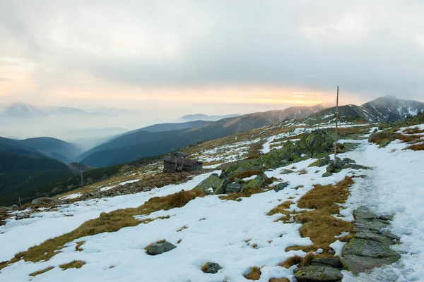 Erster Schnee auf den Bergen, niedrige Tatra, Chopok, Zentralslowakei — Stockfoto