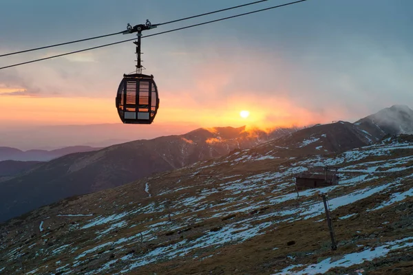 Gondole à téléphérique au coucher du soleil. Tatras basses, Chopok — Photo