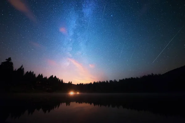 Perseidler, Göl 'ün Üzerinde Meteor Yağmuru