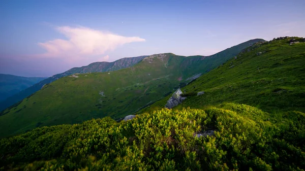 Eine Gewitterwolke Über Der Abendlichen Alpinen Landschaft Nationalpark Niedere Tatra — Stockfoto