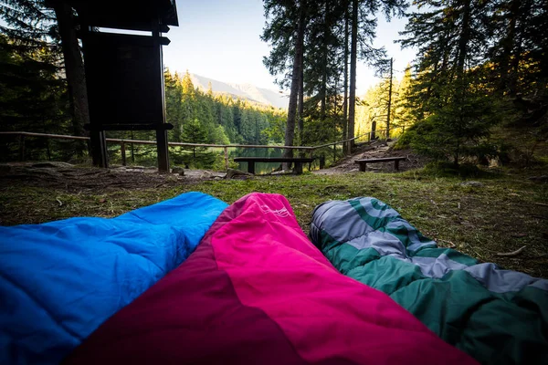 Despertar Medio Hermosa Naturaleza Sacos Dormir Punto Vista — Foto de Stock