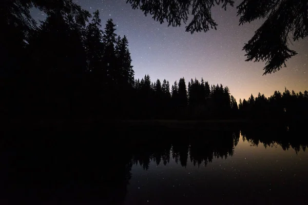 Noche Estrellada Reflejándose Lago Montaña Eslovaquia Baja Tatras — Foto de Stock