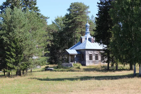 Drewniana Kaplica Lesie Klasztorze Murom Nad Brzegiem Jeziora Onega — Zdjęcie stockowe