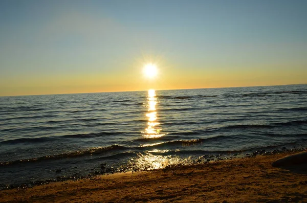  Onega Gölü, Vologda Oblastı 'nda yaz boyunca gün batımı