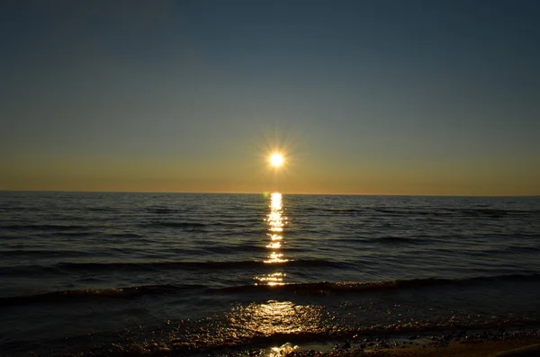  Onega Gölü, Vologda Oblastı 'nda yaz boyunca gün batımı
