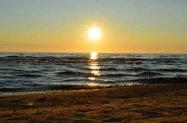  Onega Gölü, Vologda Oblastı 'nda yaz boyunca gün batımı