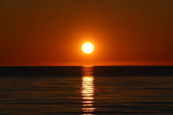      Onega Gölü, Vologda Oblastı 'nda yaz boyunca gün batımı