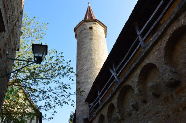 Rothenburg (Almanya) Nisan 2017. Eski şehir, duvarlar ve kulelerle çevrili.. 