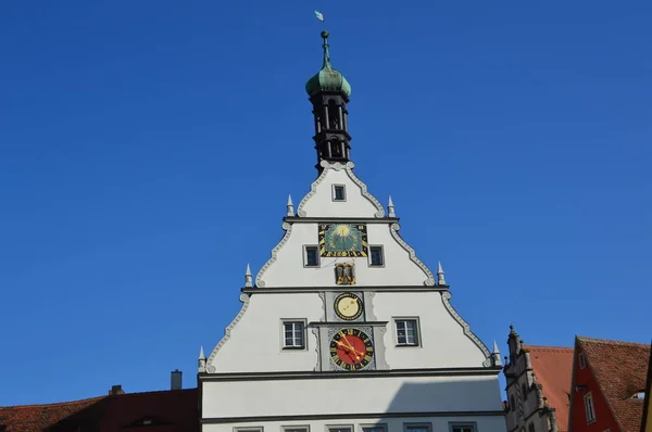 Rothenburg Německo Duben2017 Poradkyně Taverna Fasáda Hodinami Hodiny Astrologické Kalendář — Stock fotografie