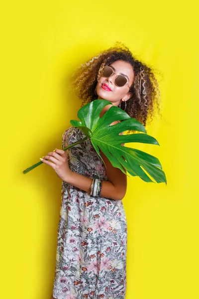 Beautiful Girl Selfie Smartphone Beautiful Young African American Woman Afro — Stock Photo, Image