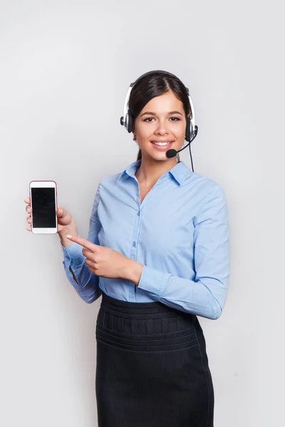 Sonriente operador del centro de llamadas. Mujer de negocios. Auriculares tocando . — Foto de Stock