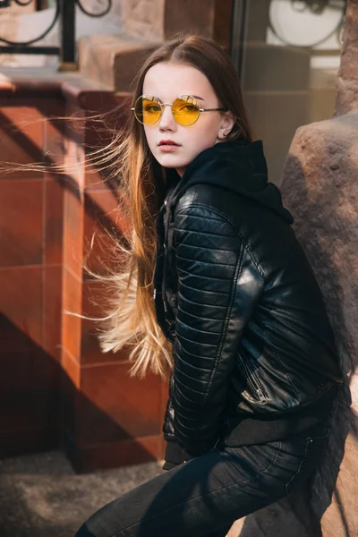 Beautiful Fashionable Teenager Girl Long Hair Yellow Sunglasses City Street — Stock Photo, Image