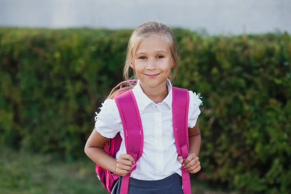 Elève École Primaire Avec Livre Main Fille Avec Sac Dos — Photo