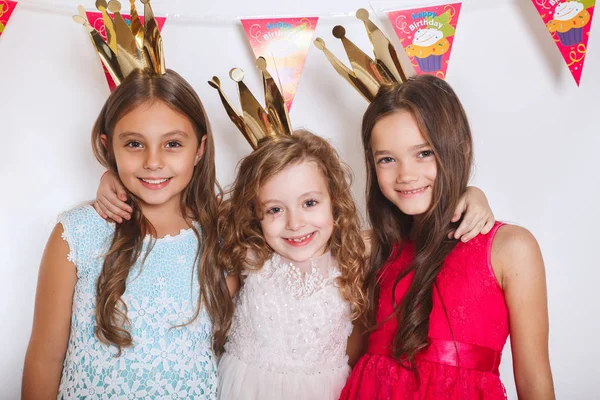 Grupo Crianças Celebram Festa Aniversário Juntos Conceito Feriados — Fotografia de Stock